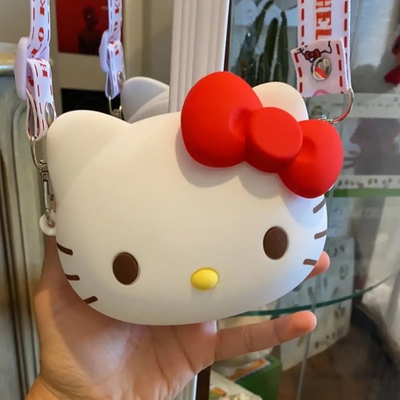 Hello Kitty Silicone small crossbody - Picture 1 of 3